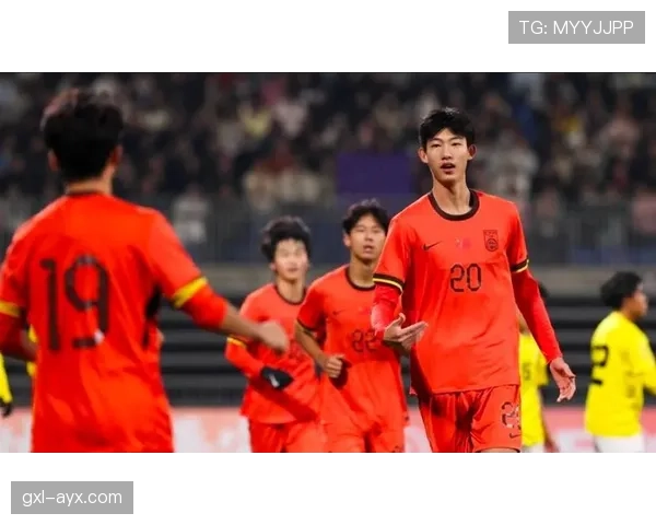 亚运足球赛场新星闪耀，球队稳健前行展现蓬勃朝气