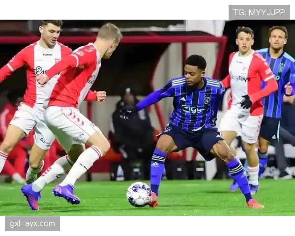 兹沃勒边路进攻