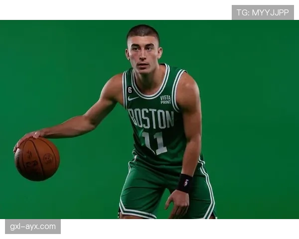 佩顿·普里查德无球跑位拉空位提升替补三分威胁